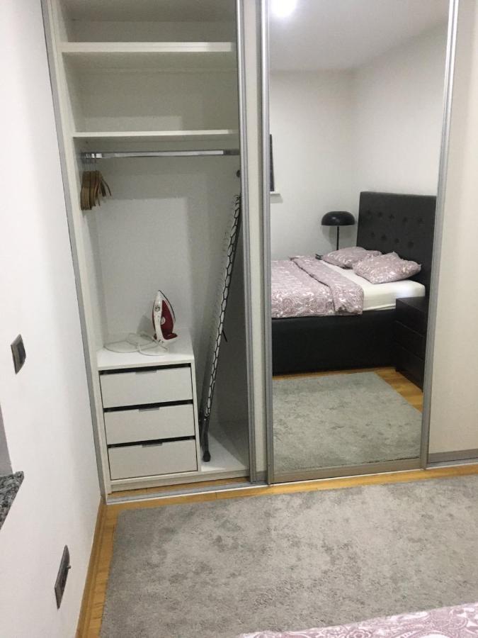 Lazic Apartment Belgrado Buitenkant foto
